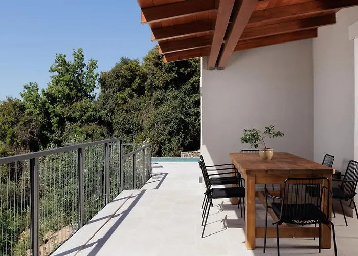 Greenstone فيلة Pyrgi (Corfu)